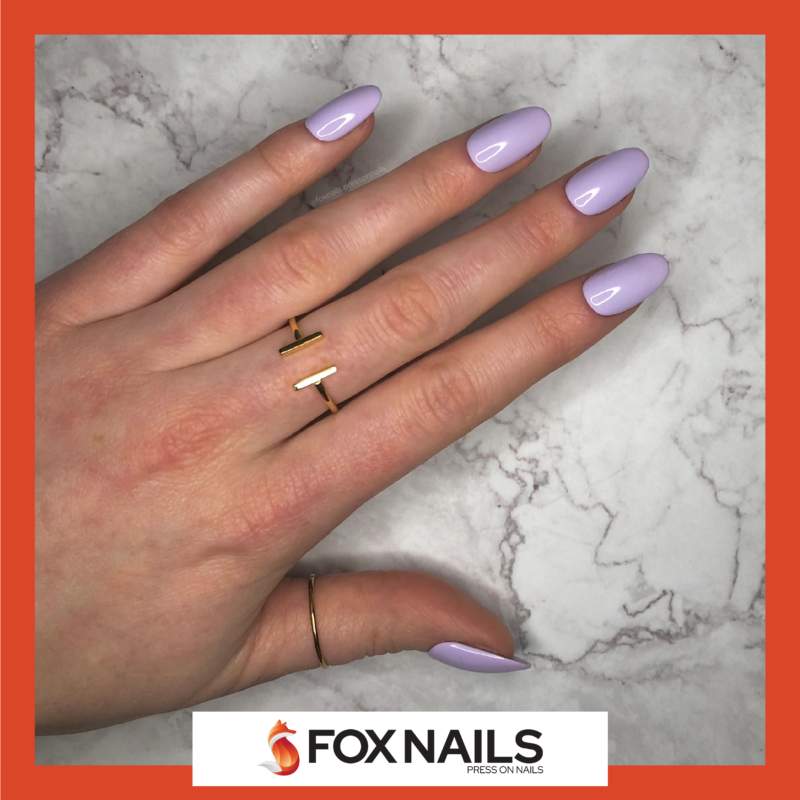 faux ongles violet pastel