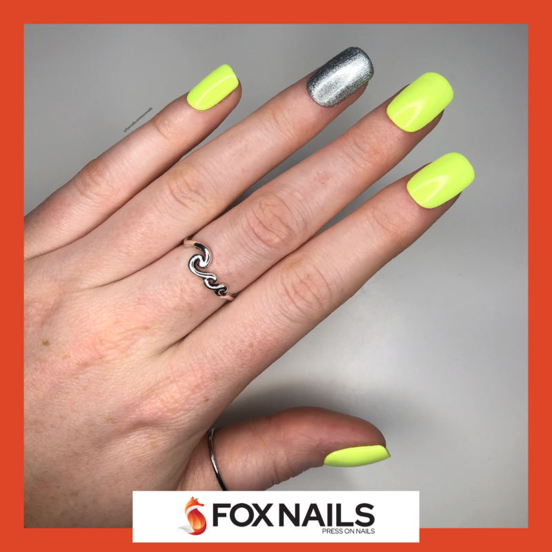 Faux ongles jaunes