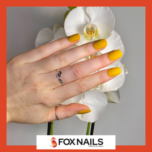faux ongles moutarde