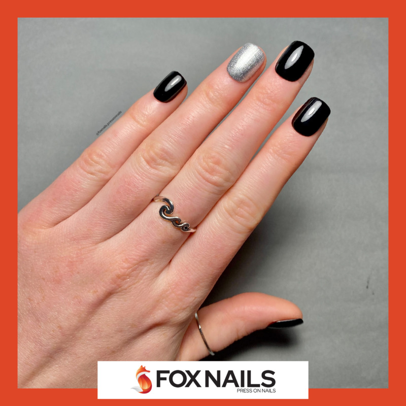 Faux ongles noir et argent