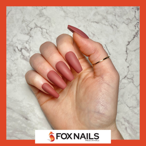 faux ongles rouge tomette