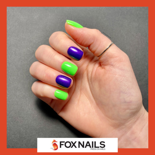 faux ongles violet-nacré et vert-fluo